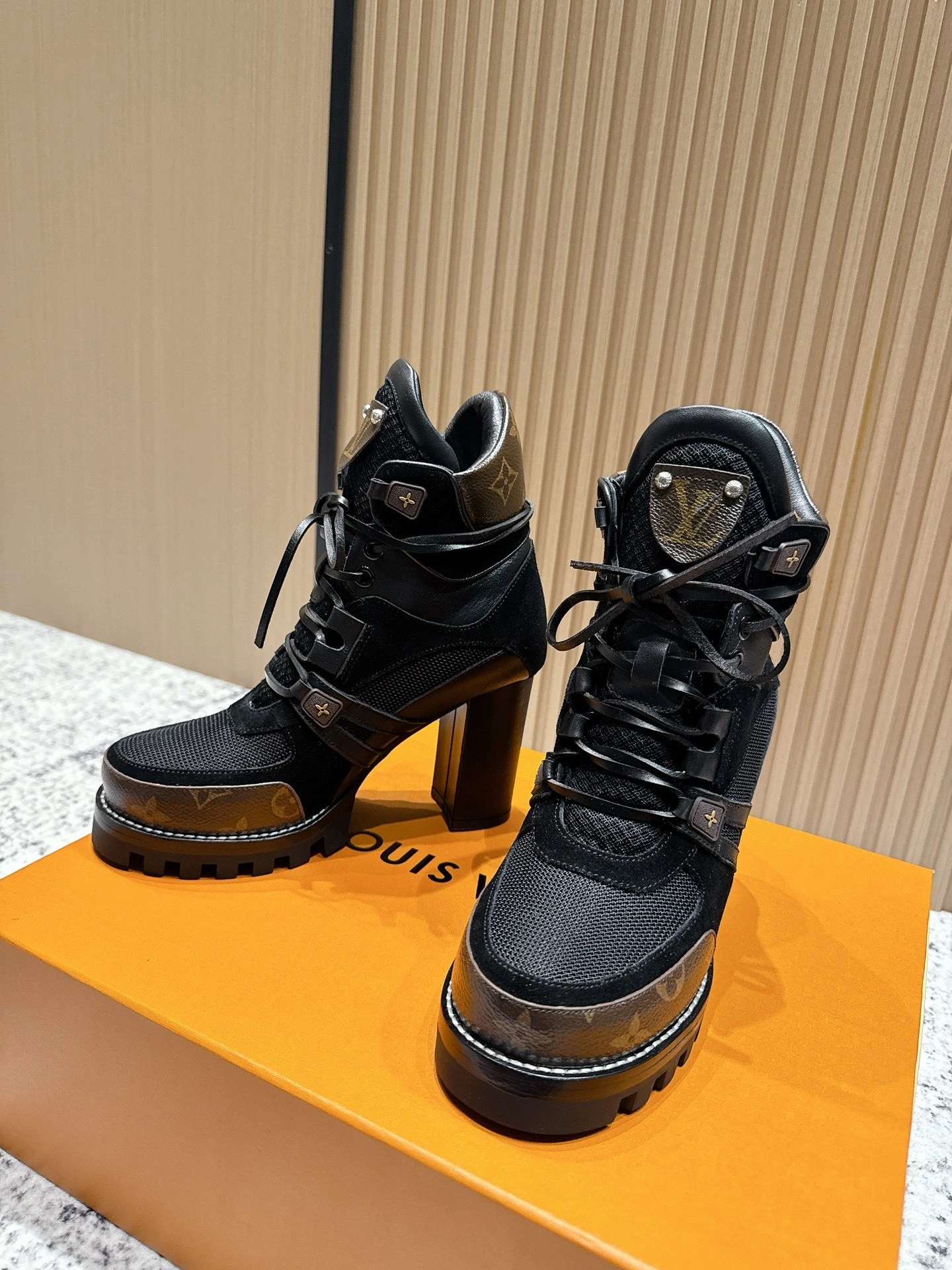 COCO-- 8V 1AABIT cowhide Heel height ：9cm Waterproof：2.5cm item:E-X362J2906